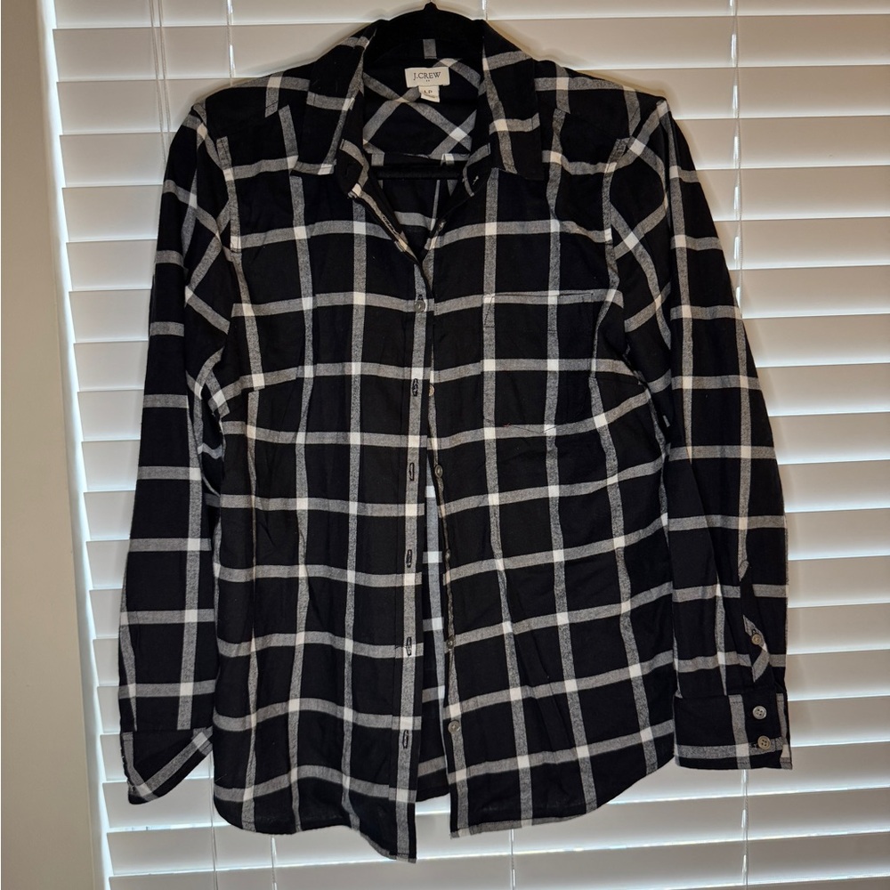 Black plaid flannel. Lightweight. Button up.